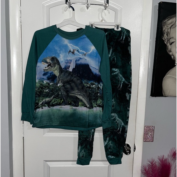 Boys pajama lot mostly size 10/12 however the 2 pair of Dino PJs-12/14 - Picture 10 of 16